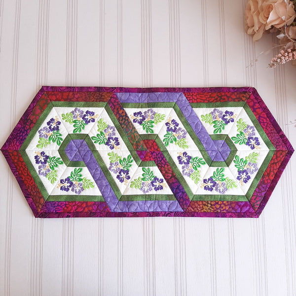 EWC158 Hibiscus Triangle Frenzy Table Runner