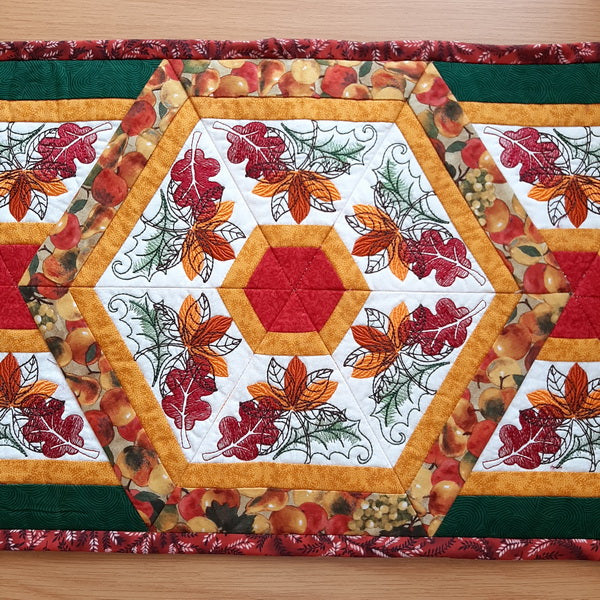 EWC159 Autumn Leaf Triangle Frenzy Table Runner