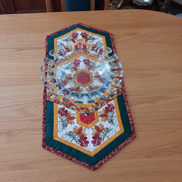 EWC159 Autumn Leaf Triangle Frenzy Table Runner