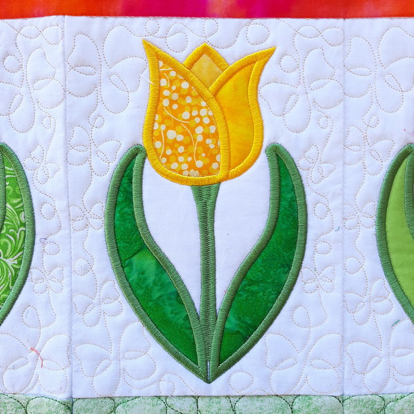 EWC164 IHQ Tulip Table Runner