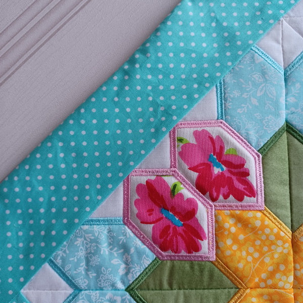 EWC176 Applique Peace In The Home Quilt