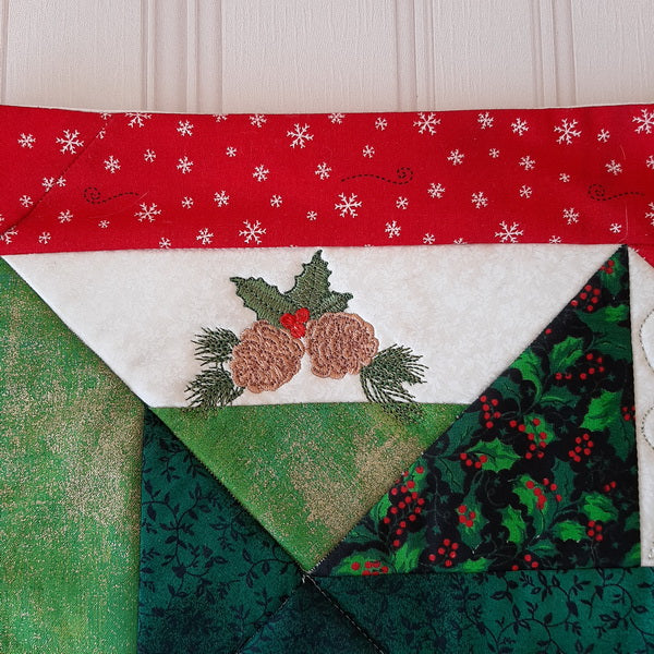 EWC192 Quilted Christmas Cardinal Table Topper