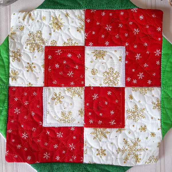 EWC200 Christmas Corners Quilted Table Topper