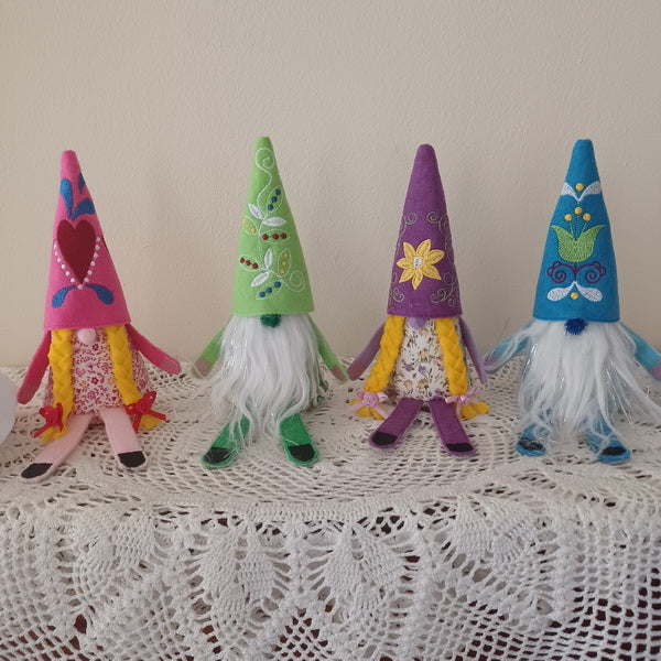 EWC202 Happy Gnomes and Heart Alpha Cushions