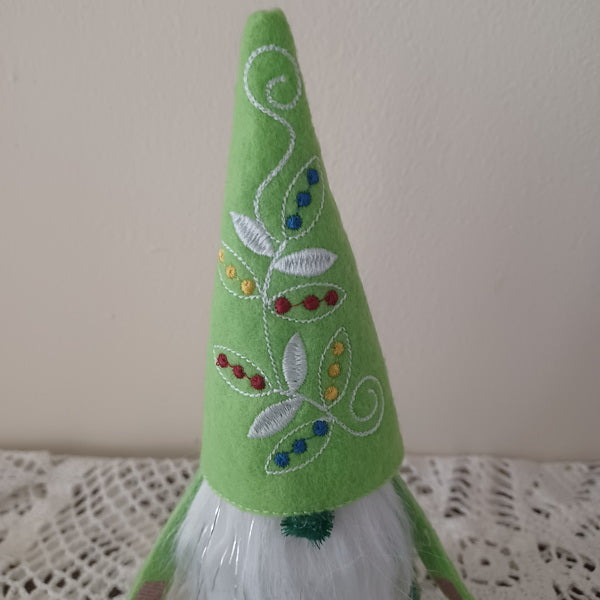 EWC202 Happy Gnomes and Heart Alpha Cushions