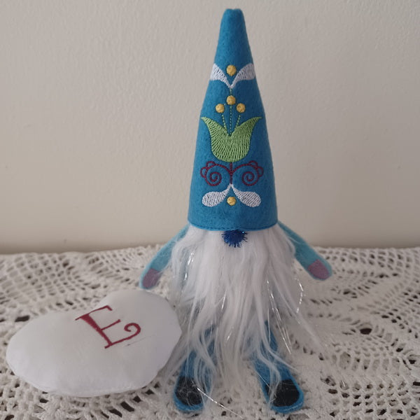 EWC202 Happy Gnomes and Heart Alpha Cushions