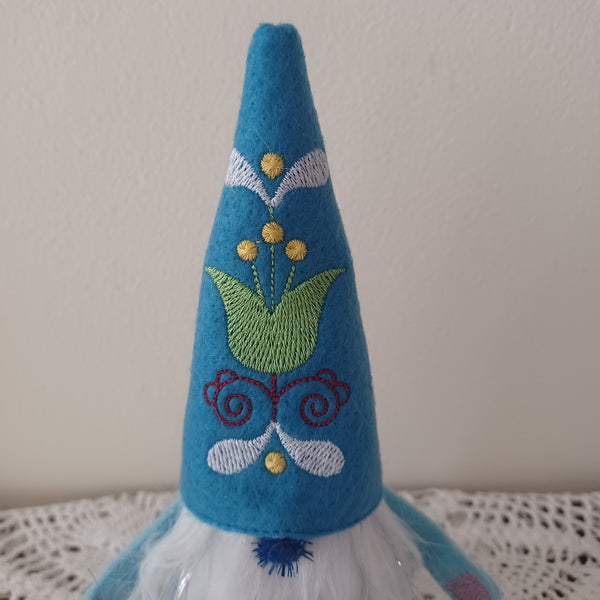 EWC202 Happy Gnomes and Heart Alpha Cushions