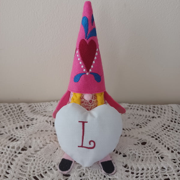 EWC202 Happy Gnomes and Heart Alpha Cushions