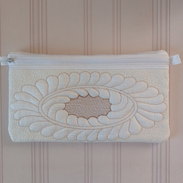 EWC205 ITH Feathers Quilted Zipper Purses