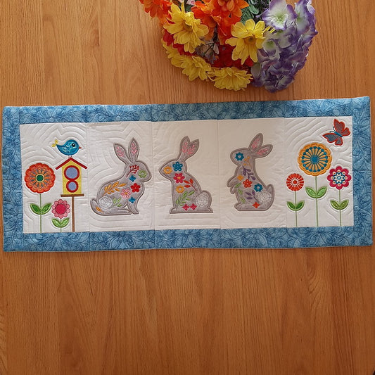 EWC207  Applique Bunny and Flower Table Topper
