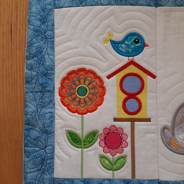 EWC207 Applique Bunny and Flower Table Topper