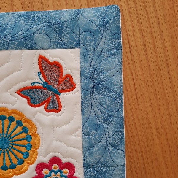 EWC207 Applique Bunny and Flower Table Topper