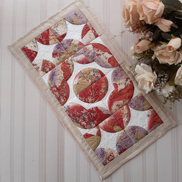 EWC210 Quilted Drunkard's Path Table Runner