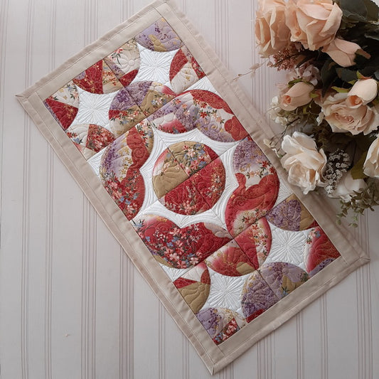 EWC210  Quilted Drunkard's Path Table Runner