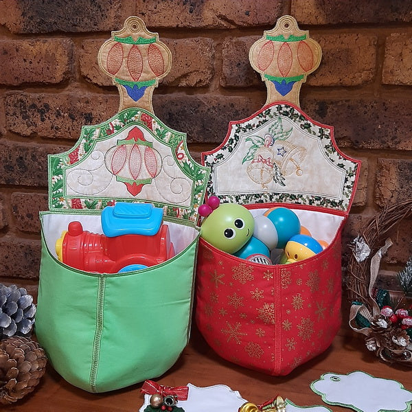 EWC213 Christmas Pods and Labels