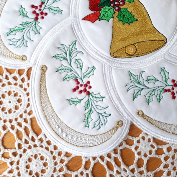 EWC220 Christmas Table Topper