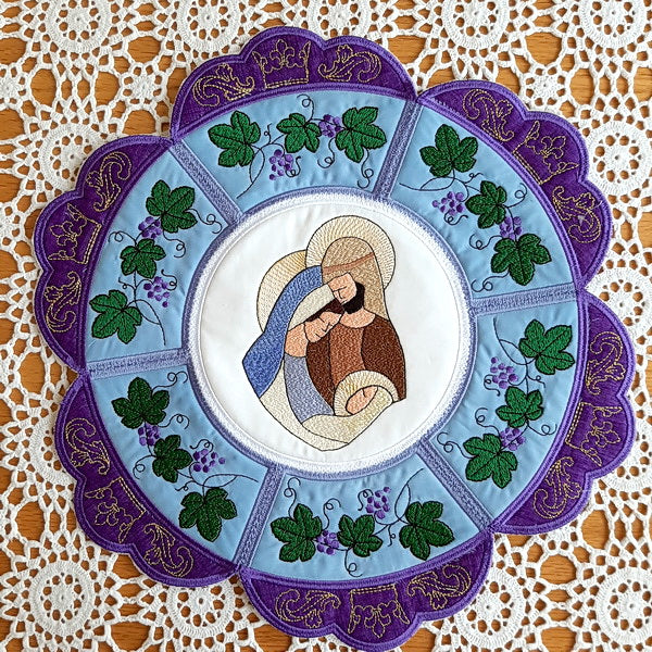 EWC221 Holy Family Table Topper