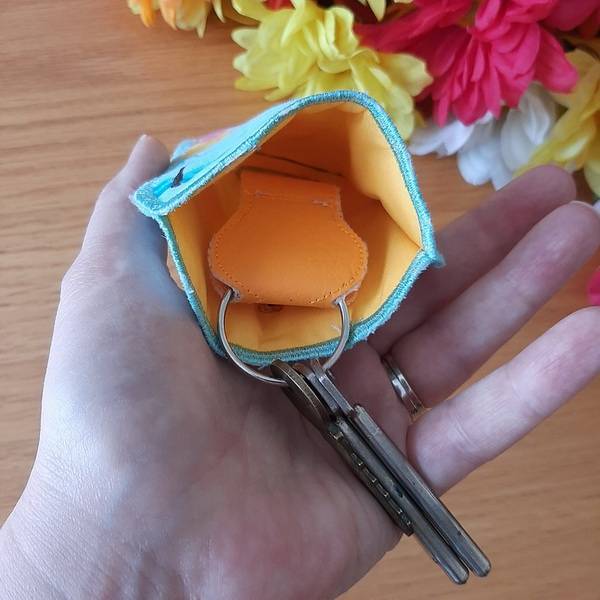 EWC234 Retractable Key Holder