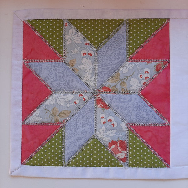EWC236 Tulip Tea Mat