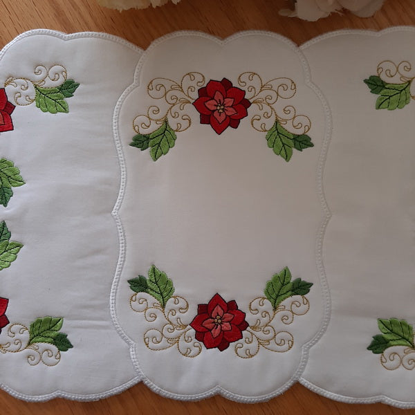 EWC245 ITH Festive Table Mat