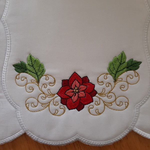EWC245 ITH Festive Table Mat