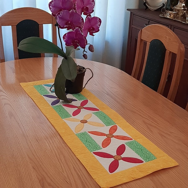 EWV170 IHQ Flower Table Runner