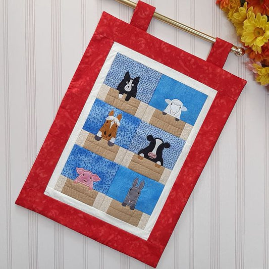 EWV182  Peeky Farm Animals Mini Quilt