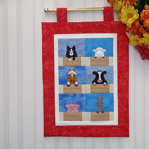 EWV182 Peeky Farm Animals Mini Quilt
