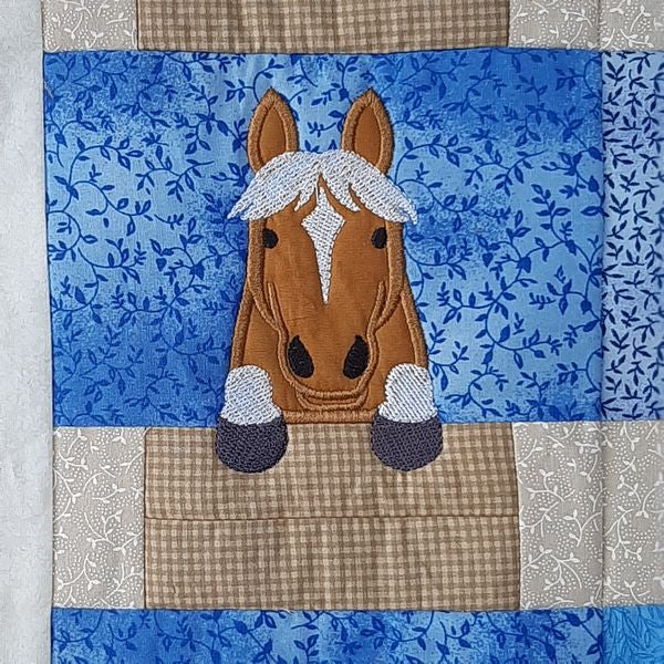 EWV182 Peeky Farm Animals Mini Quilt