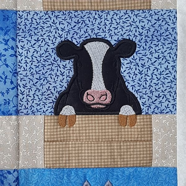 EWV182 Peeky Farm Animals Mini Quilt