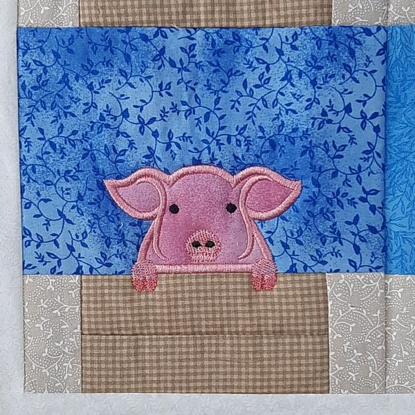 EWV182 Peeky Farm Animals Mini Quilt