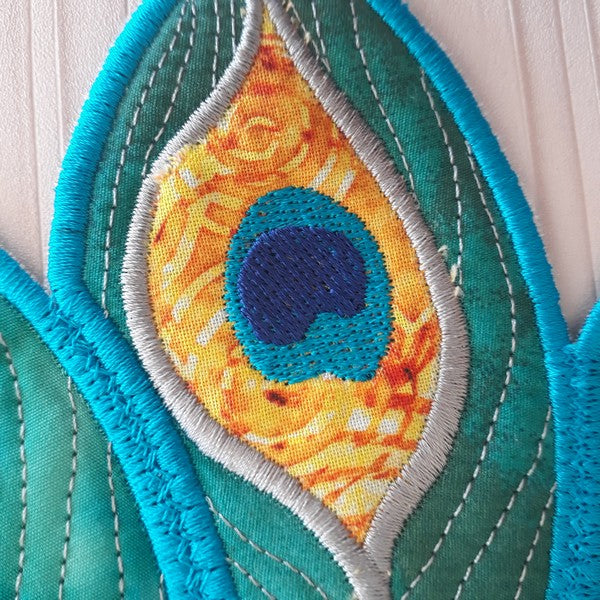 EWV229 Peacock Feather Table Topper