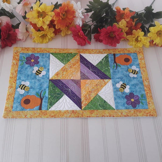 EWV240  Summer Bees Pint Size Quilt