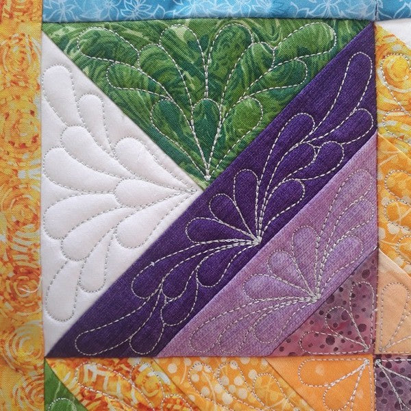 EWV240 Summer Bees Pint Size Quilt