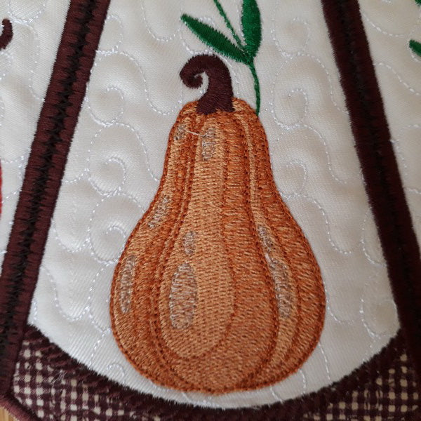 EWV248 Pumpkin Love Table Topper