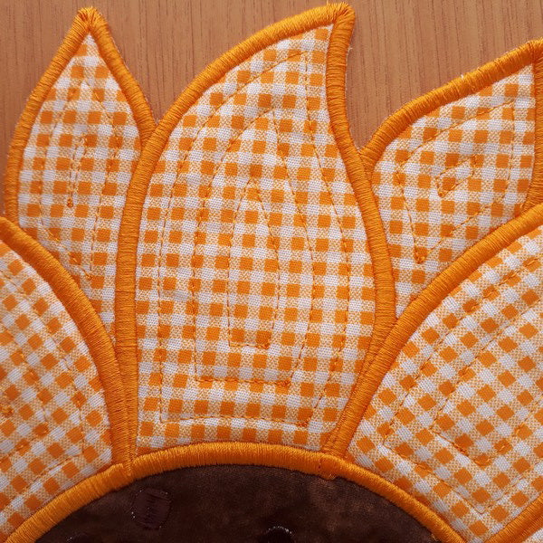 EWV268 Sunflower Table Topper