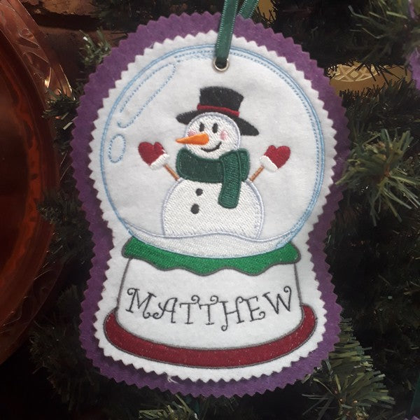 EWV293  Family Snow Globes
