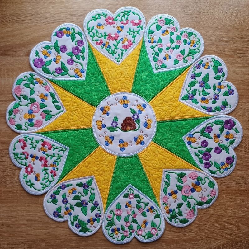 EWV310 Happy Bees Table Topper