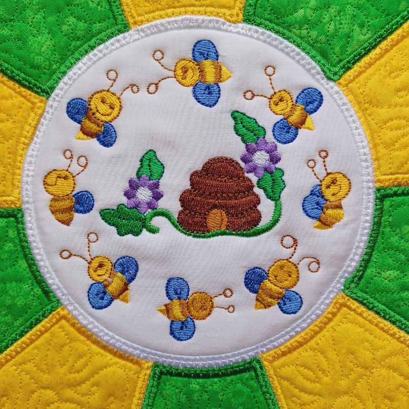 EWV310 Happy Bees Table Topper