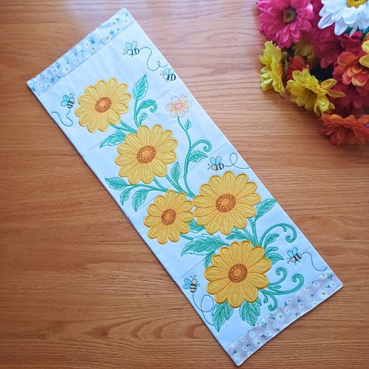 Daisy Applique Table Runner