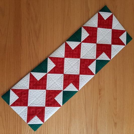 EW251  IHQ Easy Christmas Table Runner