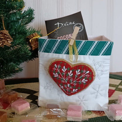 EW273  Traditional Christmas Fabric Boxes