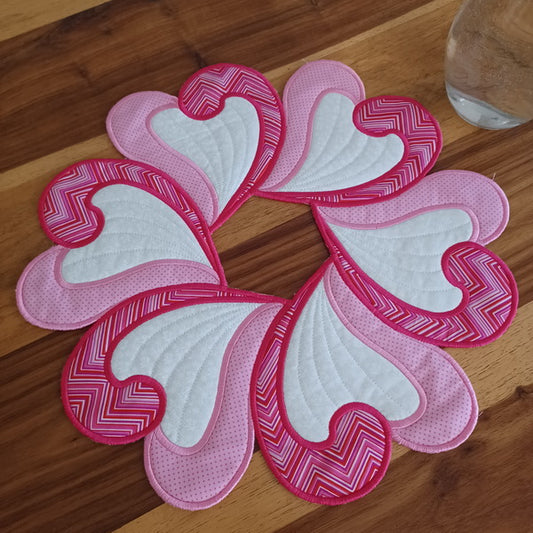 EW274  ITH Heart Swirl Table Topper
