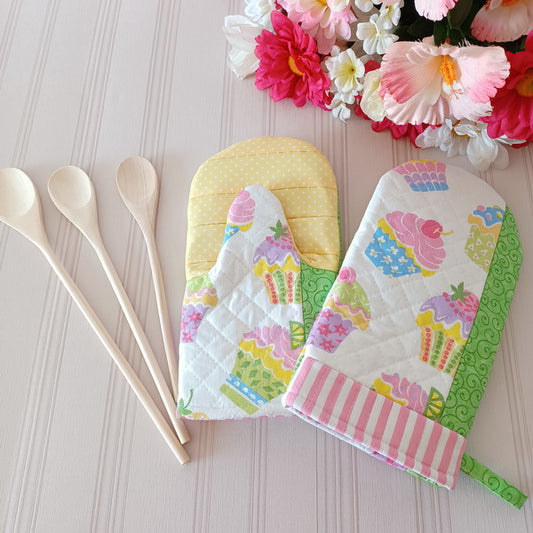 EW276  Quilted Oven Mitts