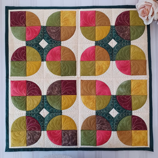 EW307  Drunkards Path Flower Quilted Block