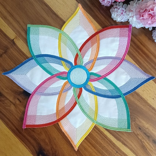 EW342  ITH Intertwined Petal Table Topper