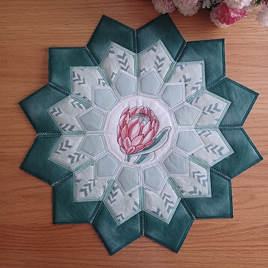 EW350  Botanical Proteas Table Topper 3