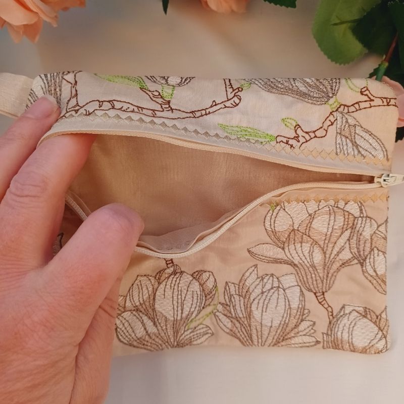 EW429  ITH Marvellous Magnolia Clutch Purse