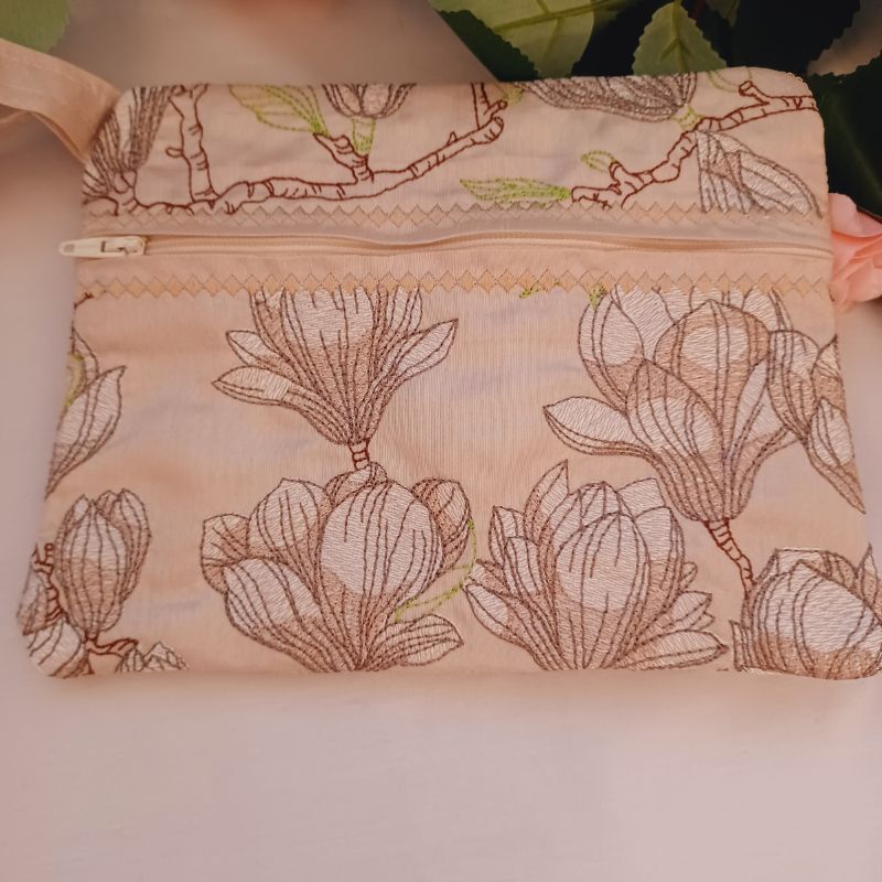 EW429  ITH Marvellous Magnolia Clutch Purse
