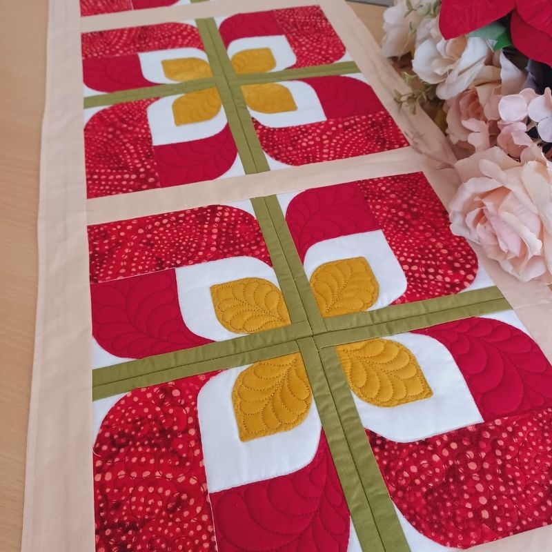 EW446 - Quilted Flower Table Runner